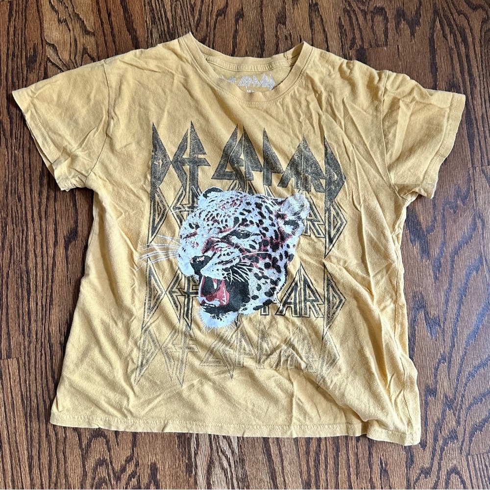 Def Leppard Band tee
